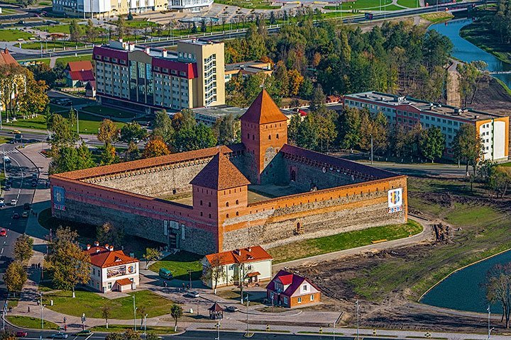 Лидский замок беларусь фото