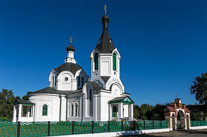 Церковь в деревне фото