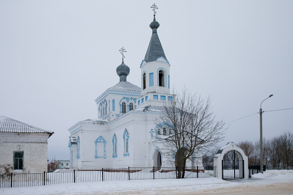 Церковь в деревне фото