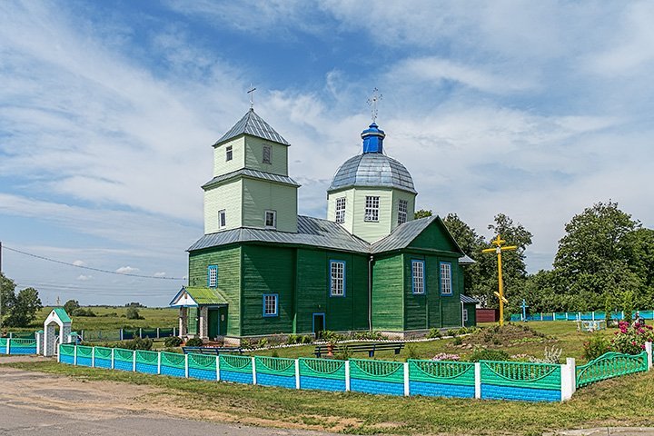 Церковь в деревне фото