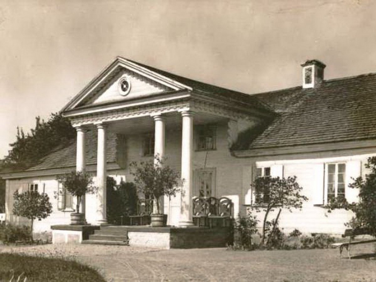 Усадебный дом в Чомброве (фото 1930-х годов).jpg