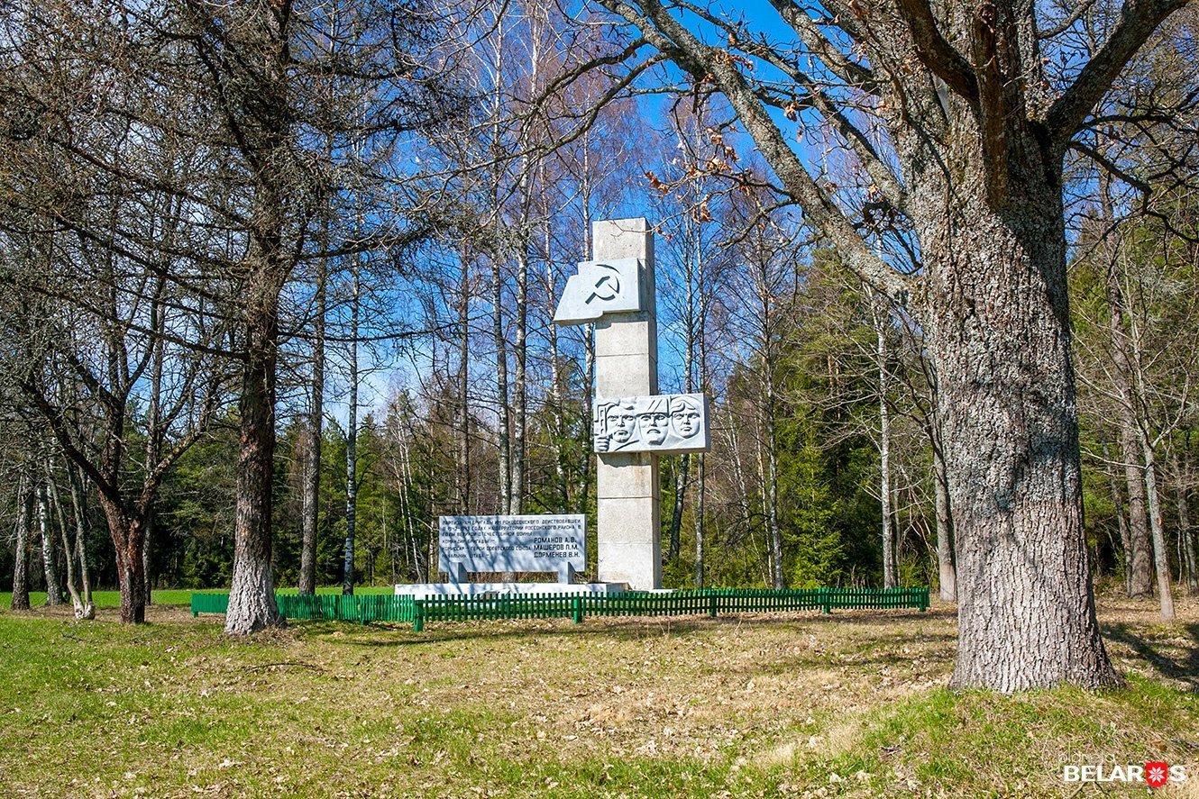 Д ровное. Россоны Витебская мемориал. Мемориал д. ровное Витебская область. Ровный памятник. Беларусь, Витебская область, городской посёлок Россоны.