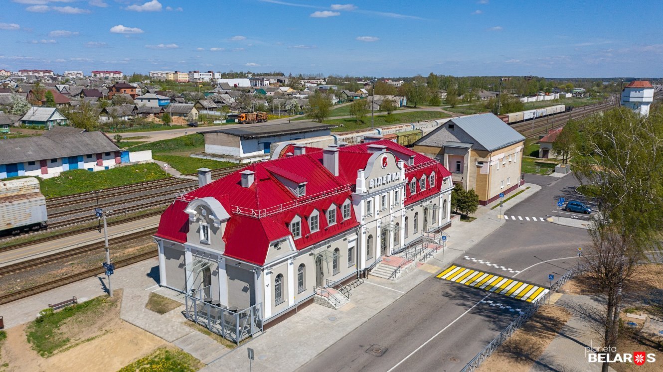 Здание железнодорожного вокзала в Вилейке | Планета Беларусь