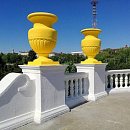 Что все-таки решили делать с ярко-желтыми историческими вазами на проспекте в Минске