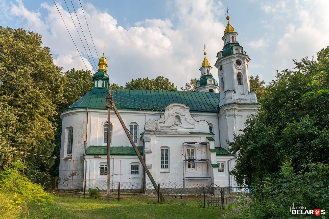 Церковь в деревне фото